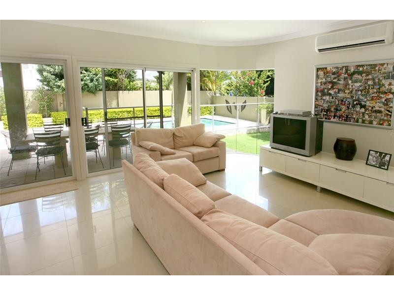 13 Martinique Way, Clear Island Waters QLD 4226