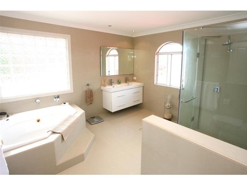 13 Martinique Way, Clear Island Waters QLD 4226