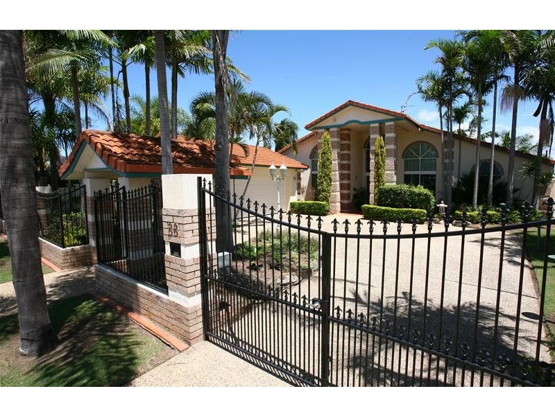 88 Santa Cruz Boulevard, Clear Island Waters QLD 4226