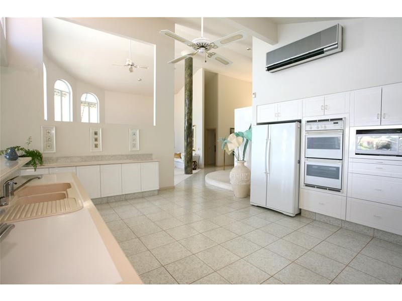 88 Santa Cruz Boulevard, Clear Island Waters QLD 4226