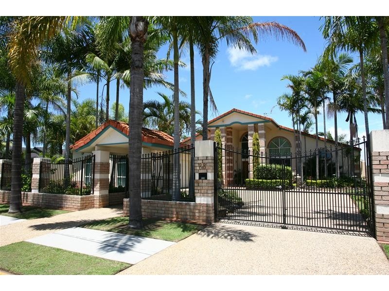 88 Santa Cruz Boulevard, Clear Island Waters QLD 4226