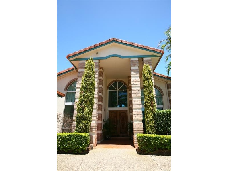 88 Santa Cruz Boulevard, Clear Island Waters QLD 4226