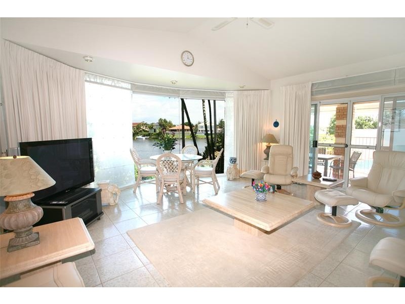 88 Santa Cruz Boulevard, Clear Island Waters QLD 4226