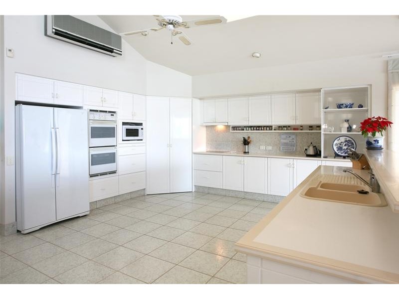 88 Santa Cruz Boulevard, Clear Island Waters QLD 4226