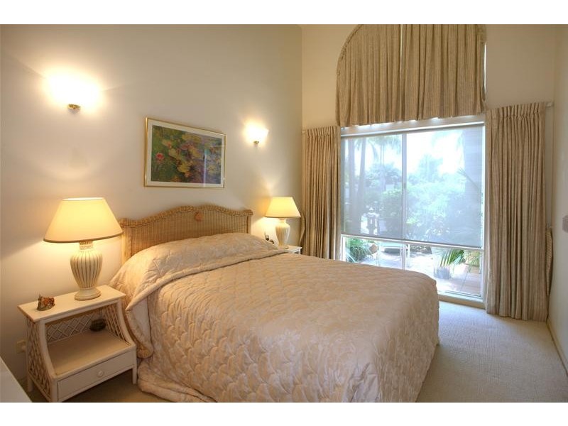 88 Santa Cruz Boulevard, Clear Island Waters QLD 4226