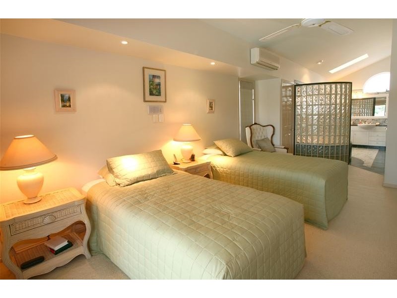 88 Santa Cruz Boulevard, Clear Island Waters QLD 4226