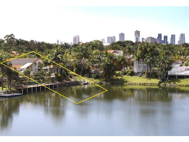 88 Santa Cruz Boulevard, Clear Island Waters QLD 4226