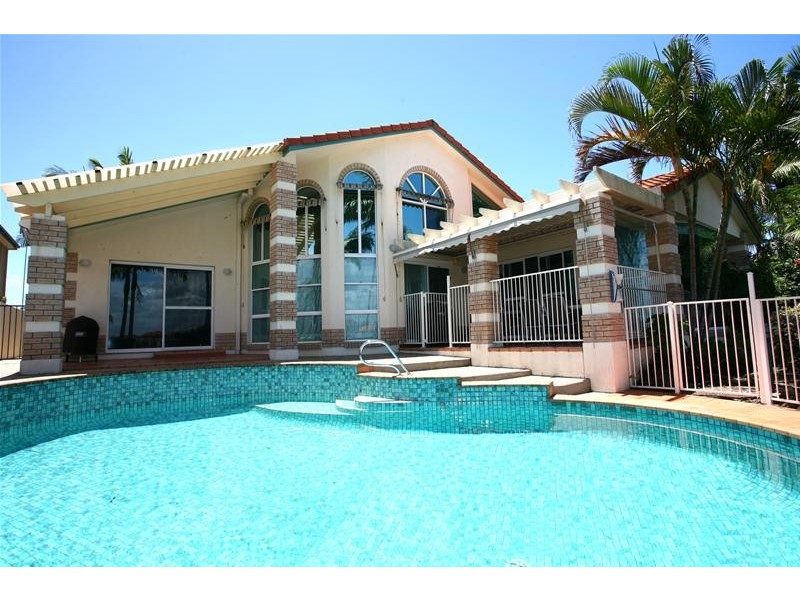 88 Santa Cruz Boulevard, Clear Island Waters QLD 4226