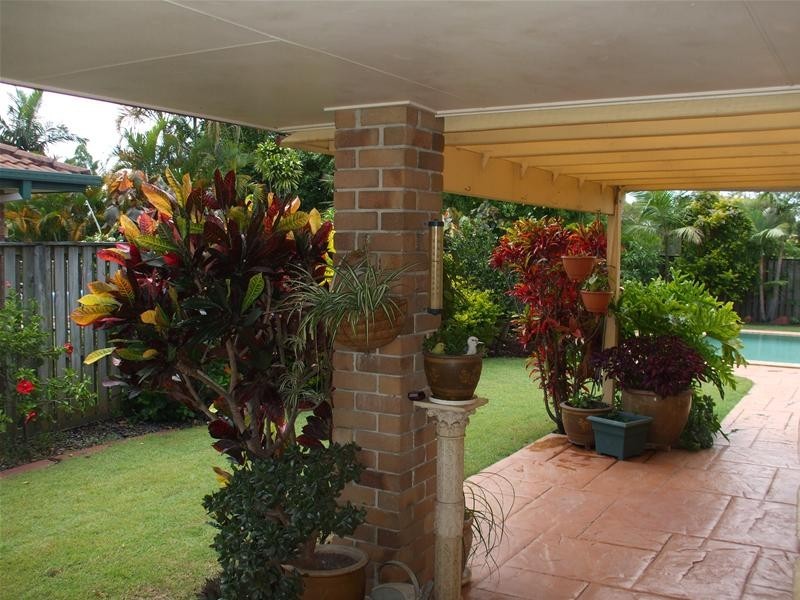 27 Port Jackson Boulevard, Clear Island Waters QLD 4226