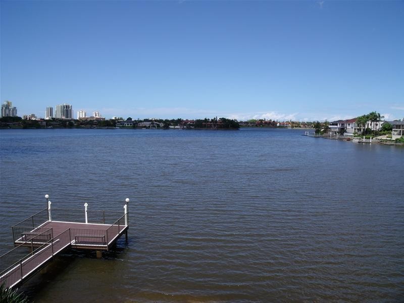 12 Lowanna Court, Mermaid Waters QLD 4218