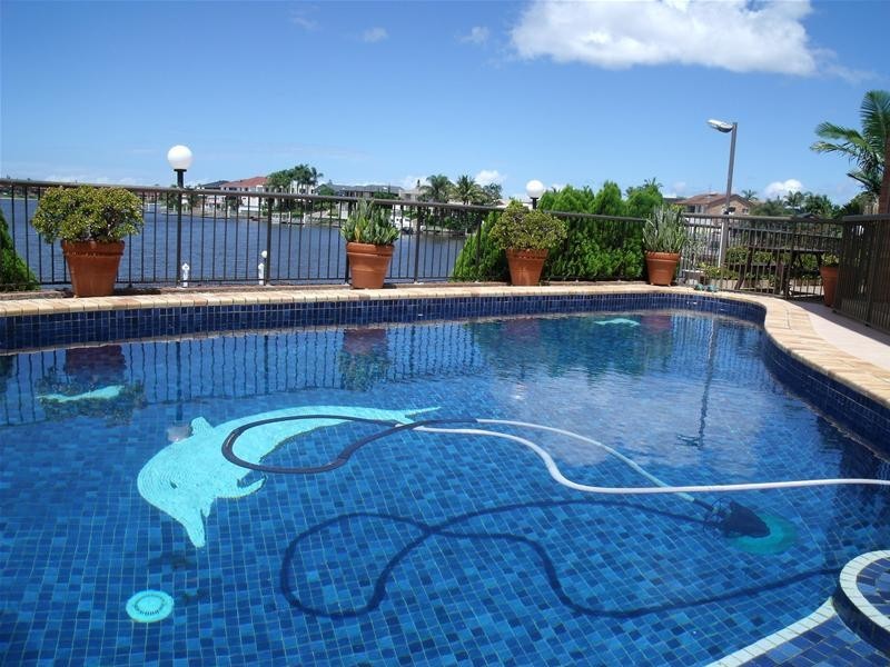12 Lowanna Court, Mermaid Waters QLD 4218