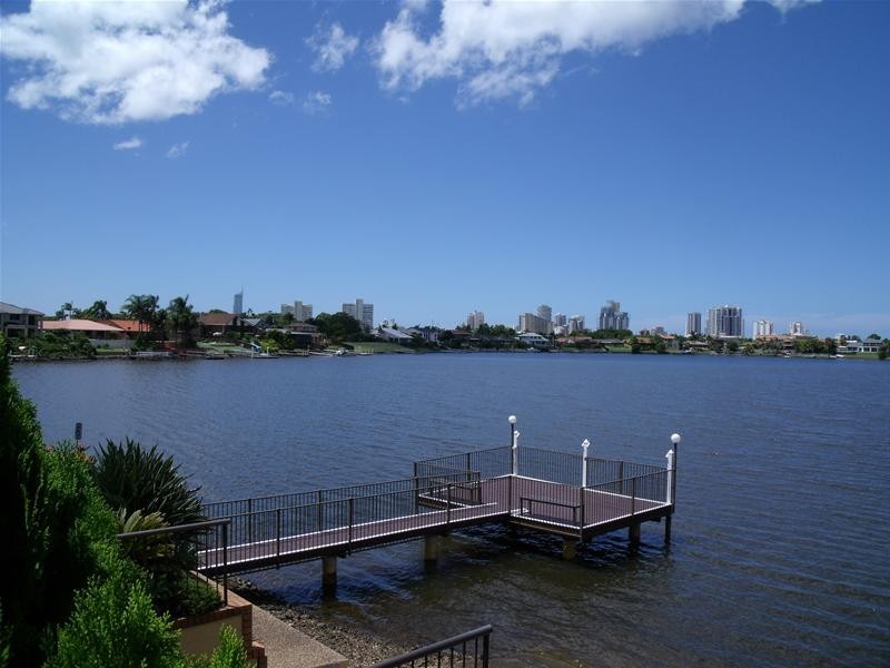 12 Lowanna Court, Mermaid Waters QLD 4218