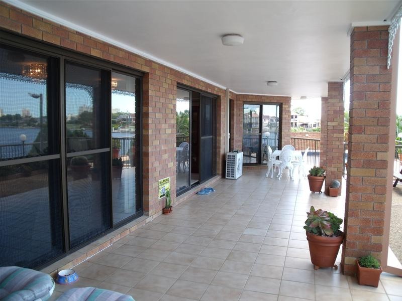 12 Lowanna Court, Mermaid Waters QLD 4218