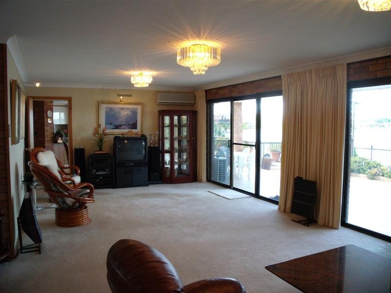 12 Lowanna Court, Mermaid Waters QLD 4218