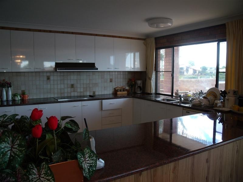 12 Lowanna Court, Mermaid Waters QLD 4218