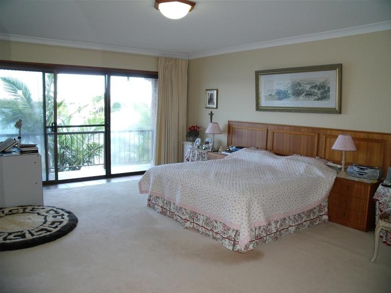12 Lowanna Court, Mermaid Waters QLD 4218