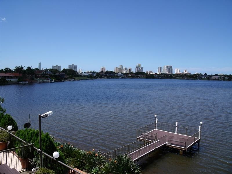 12 Lowanna Court, Mermaid Waters QLD 4218