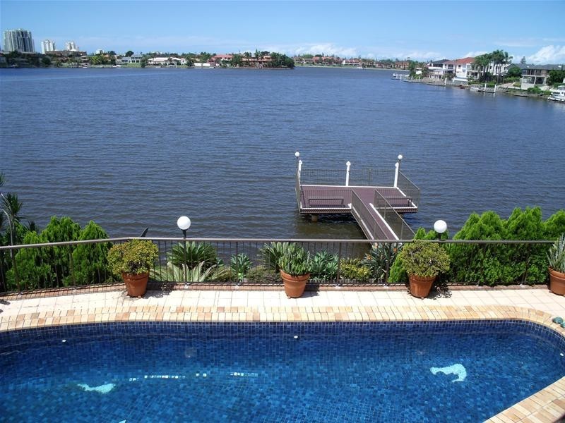 12 Lowanna Court, Mermaid Waters QLD 4218