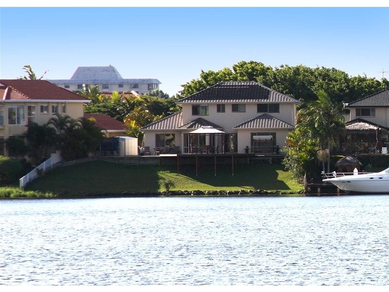 Clear Island Waters QLD 4226