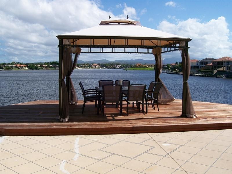 Clear Island Waters QLD 4226