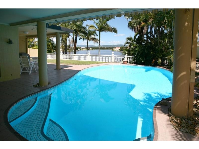 Clear Island Waters QLD 4226