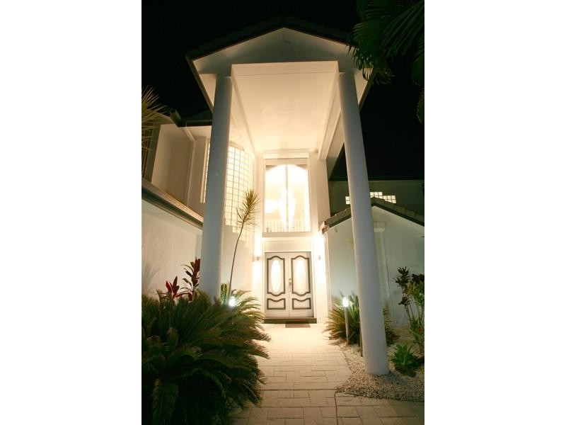 18 Tortuga Place, Clear Island Waters QLD 4226