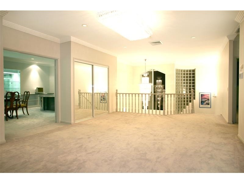 18 Tortuga Place, Clear Island Waters QLD 4226