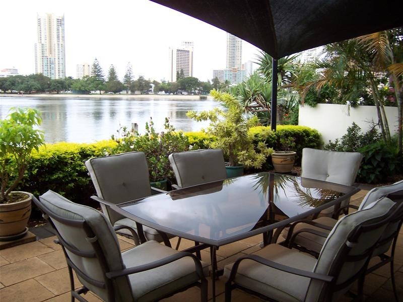 1/99 Stanhill Drive, Surfers Paradise QLD 4217