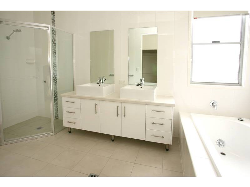 1012 Lakeview Terrace, Benowa QLD 4217