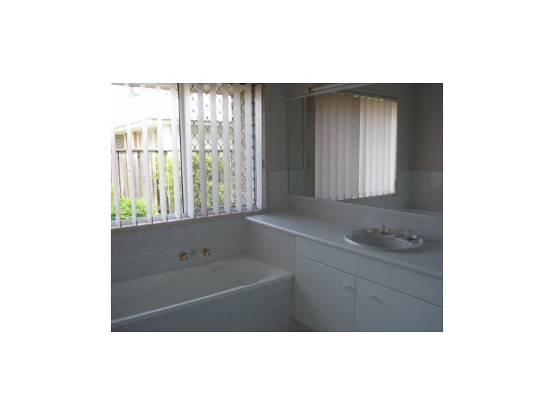 27 Port Jackson Boulevard, Clear Island Waters QLD 4226