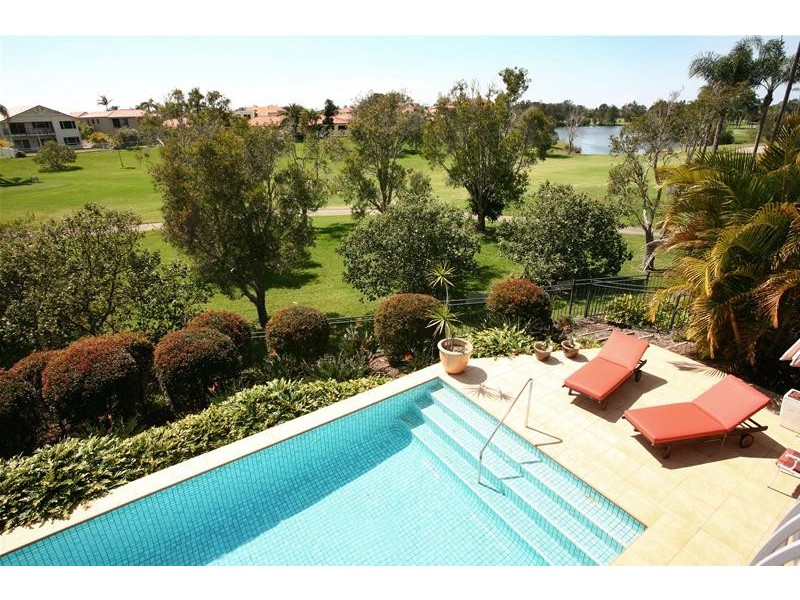 16 The Inner Circle 145 Palm Meadows Drive, Carrara QLD 4211