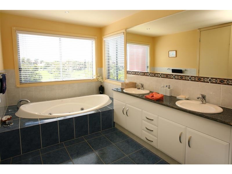 16 The Inner Circle 145 Palm Meadows Drive, Carrara QLD 4211