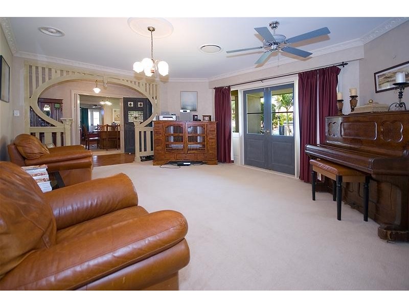 18 Kirralee Drive, Robina QLD 4226