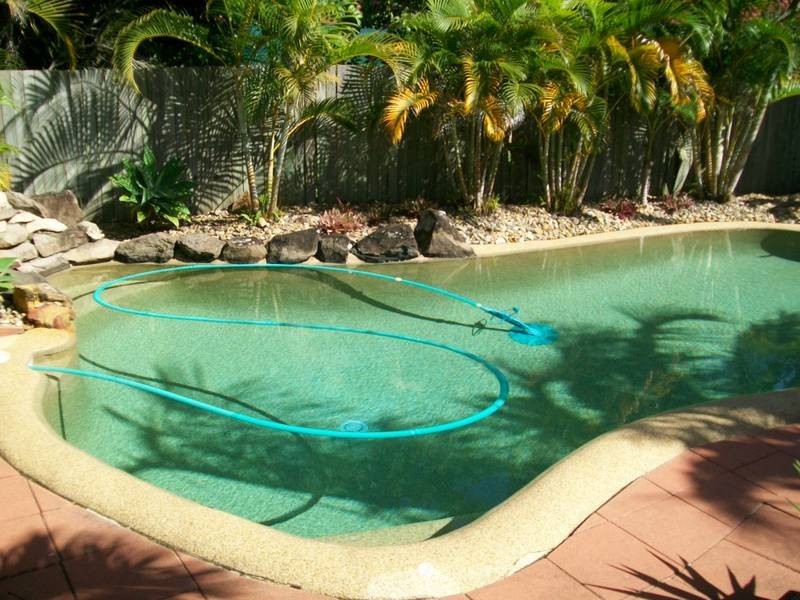 8 Bribie Court, Mermaid Waters QLD 4218