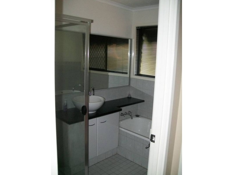 8 Bribie Court, Mermaid Waters QLD 4218