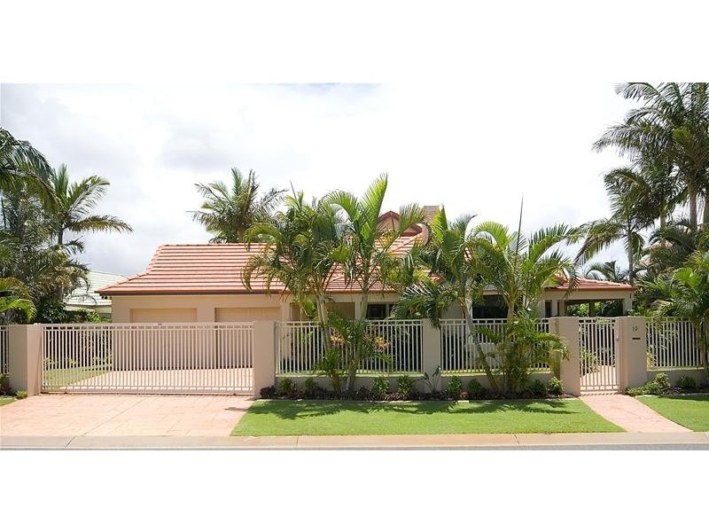 Clear Island Waters QLD 4226