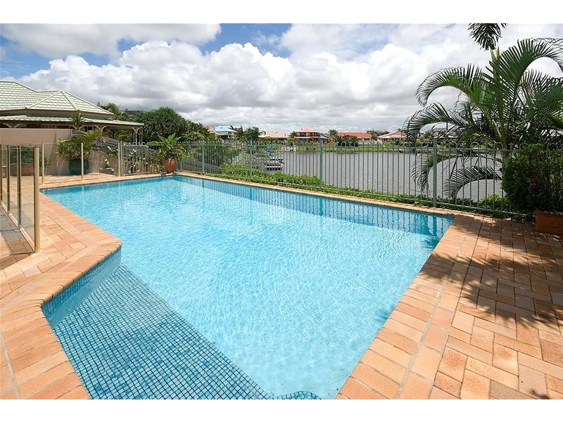 Clear Island Waters QLD 4226
