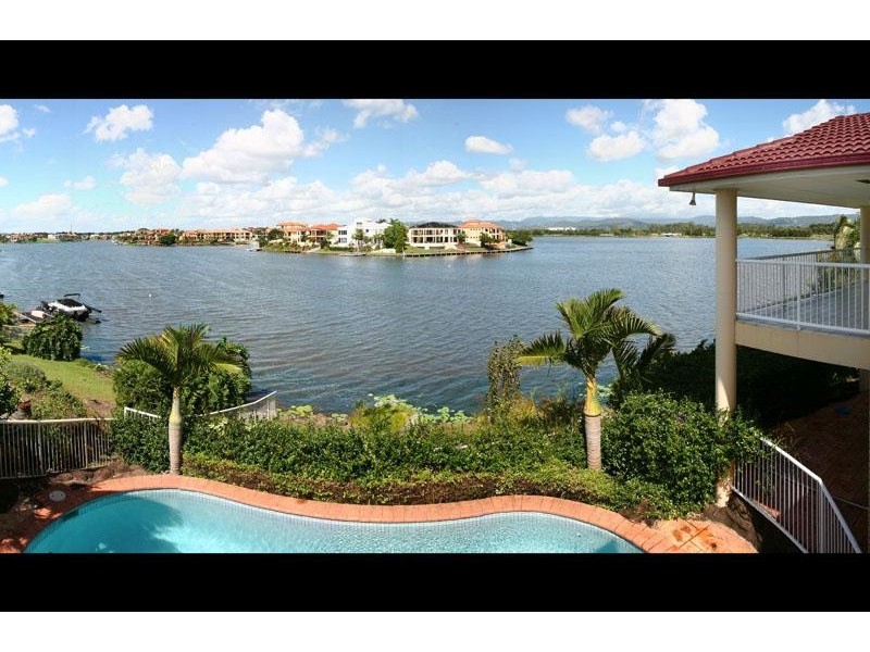 Clear Island Waters QLD 4226