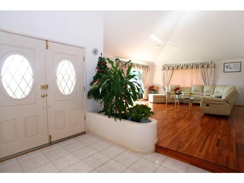 Clear Island Waters QLD 4226