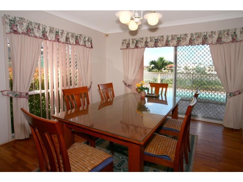 Clear Island Waters QLD 4226