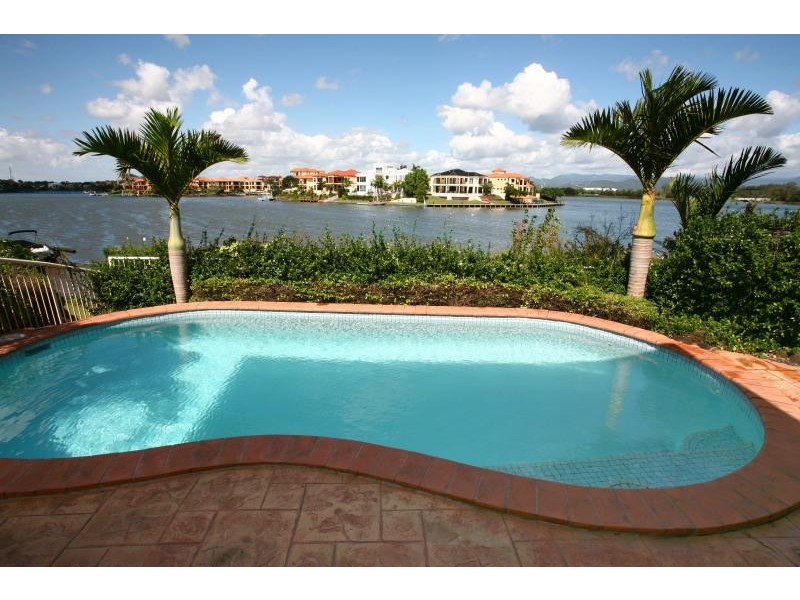 Clear Island Waters QLD 4226