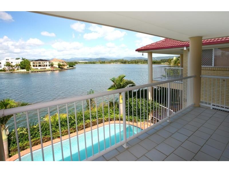 Clear Island Waters QLD 4226