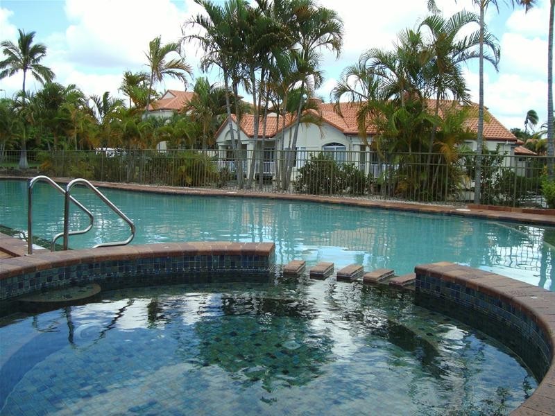 33/24 Ron Penhaligon Way, Robina QLD 4226