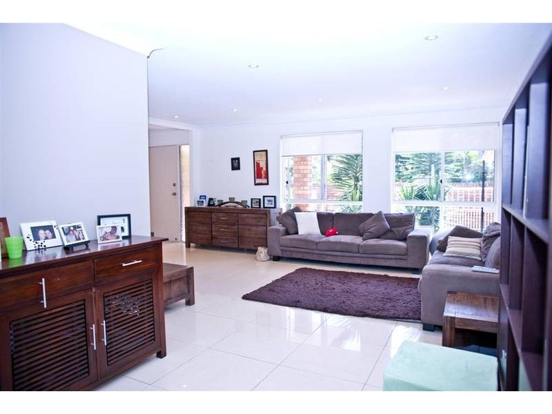 11 PENINSULA COURT, Mermaid Waters QLD 4218