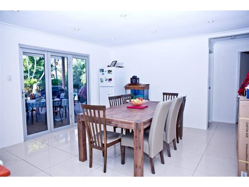 11 PENINSULA COURT, Mermaid Waters QLD 4218
