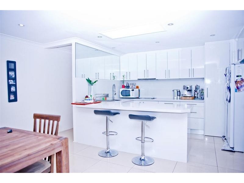 11 PENINSULA COURT, Mermaid Waters QLD 4218