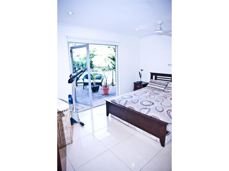 11 PENINSULA COURT, Mermaid Waters QLD 4218
