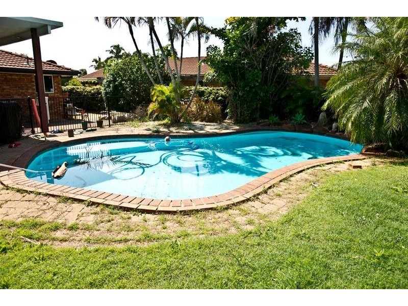 11 PENINSULA COURT, Mermaid Waters QLD 4218