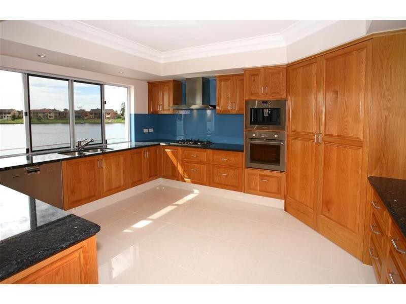 13 Intrepid Drive, Mermaid Waters QLD 4218