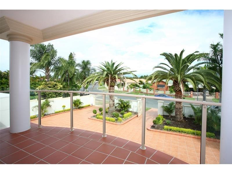 13 Intrepid Drive, Mermaid Waters QLD 4218